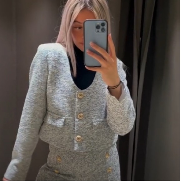 ZARA 2 PIECES MATCHING SET GOLD BUTTON TEXTURED BLAZER AND GOLD BUTTON SHORTS - Picture 6 of 12